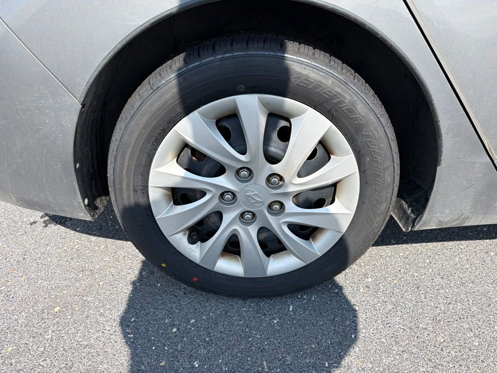 Used 2013 Hyundai Elantra GLS FWD image 11