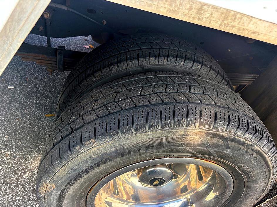 Used 2014 Ford E-350 and Econoline 350 Super Duty Wagon image 8