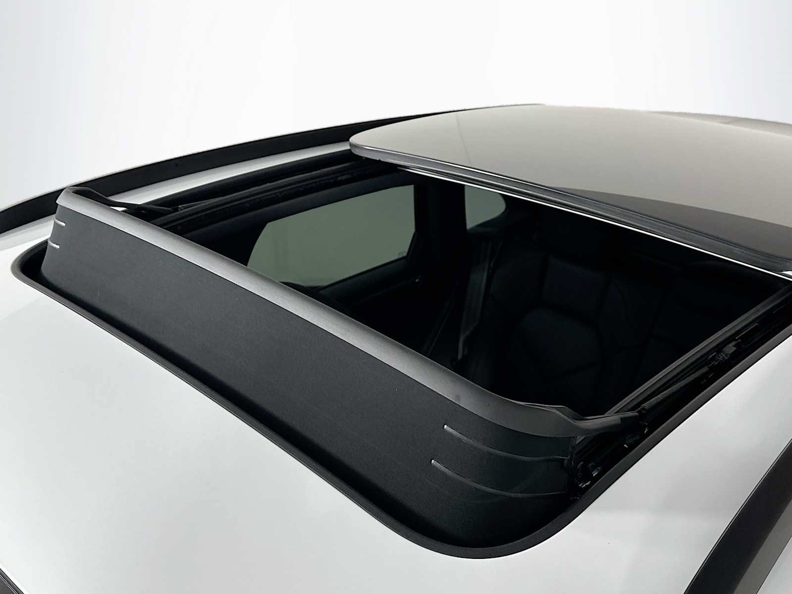 Certified 2026 Porsche Macan AWD/4WD image 22