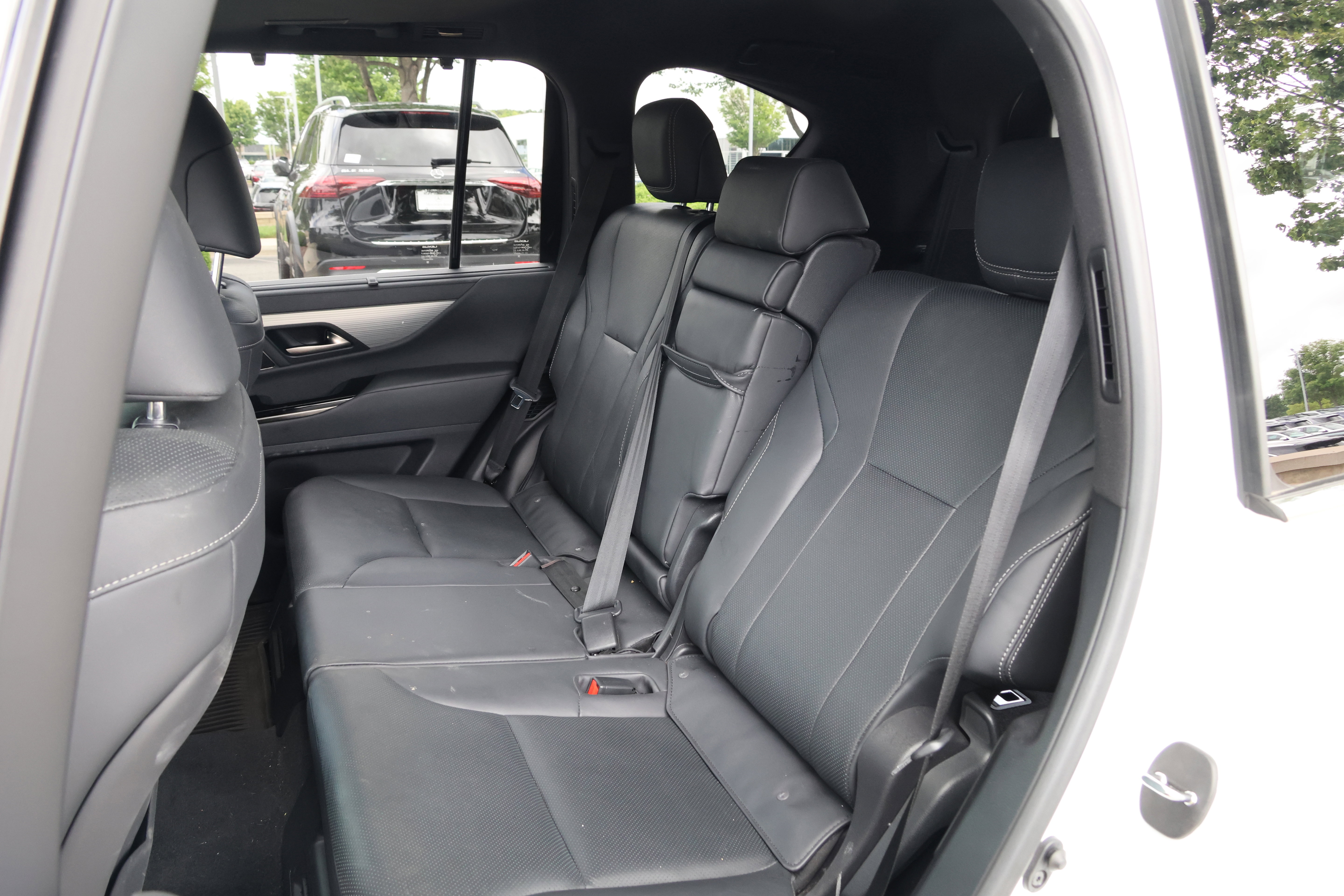 Used 2023 Lexus LX 600 F Sport w/ Accessory Package (Z1) AWD/4WD image 37