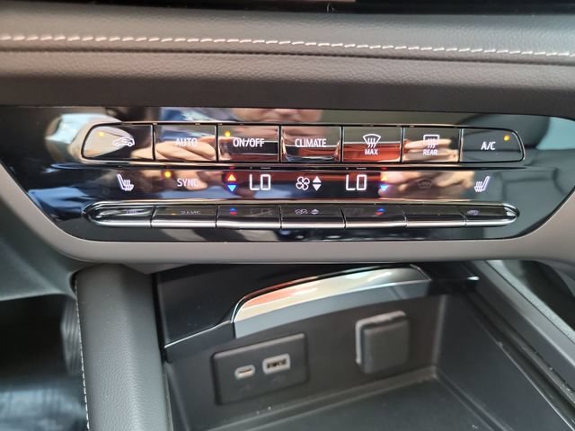 Used 2023 Buick Envision Essence AWD/4WD image 19