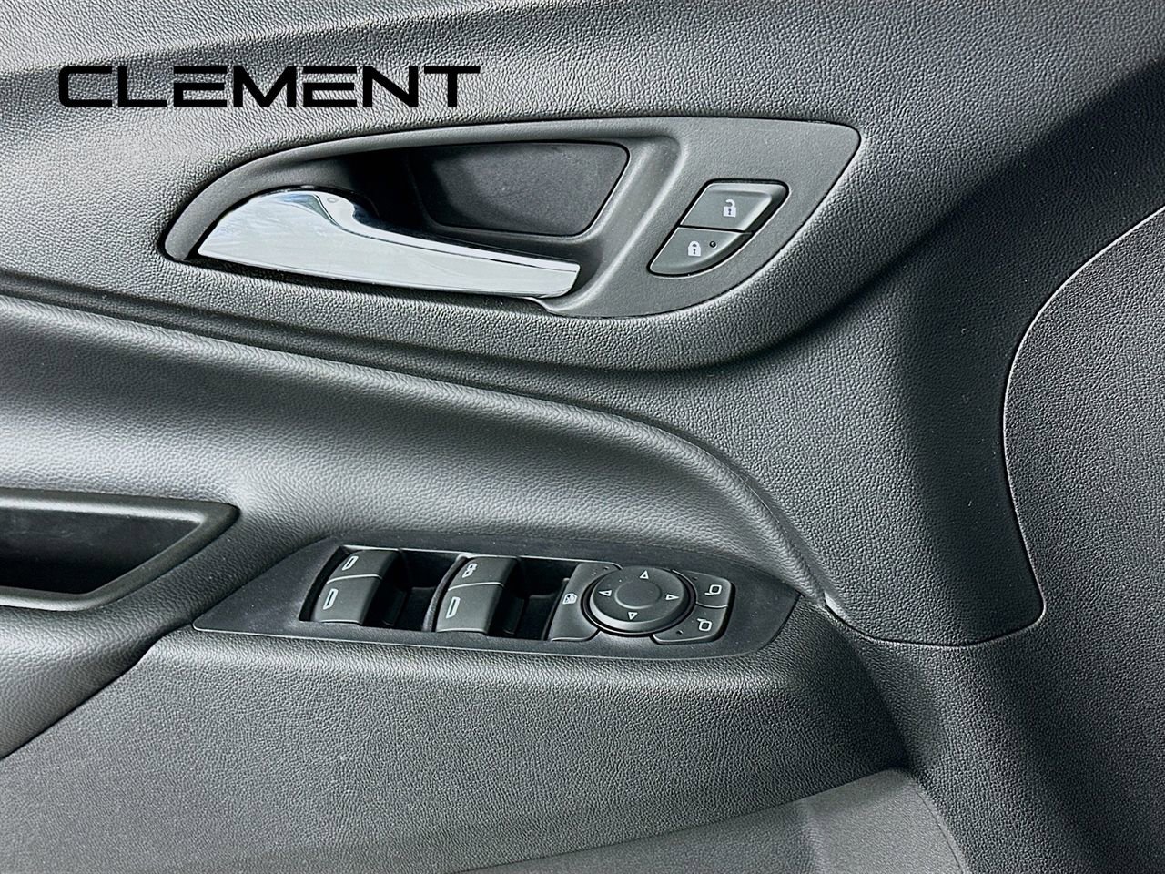 Used 2020 Chevrolet Equinox LT w/ Driver Convenience Package image 26