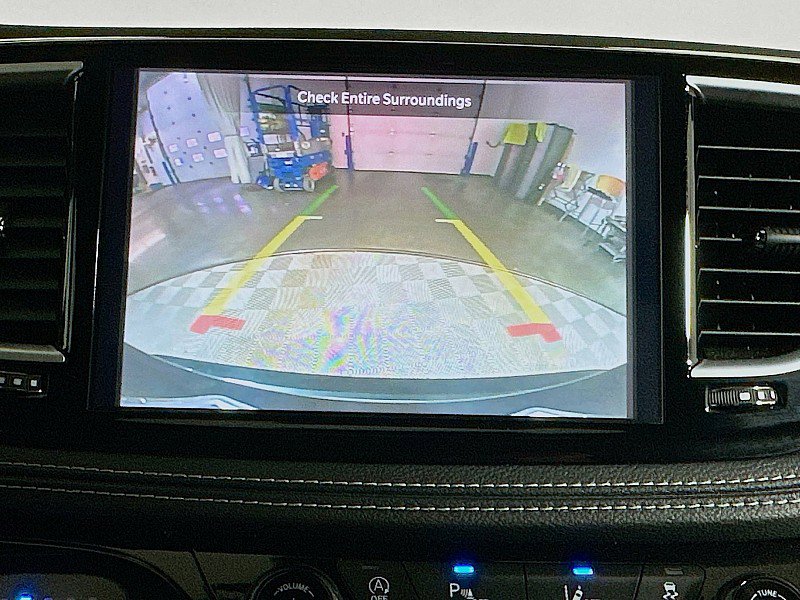 Used 2025 Chrysler Pacifica Limited image 17