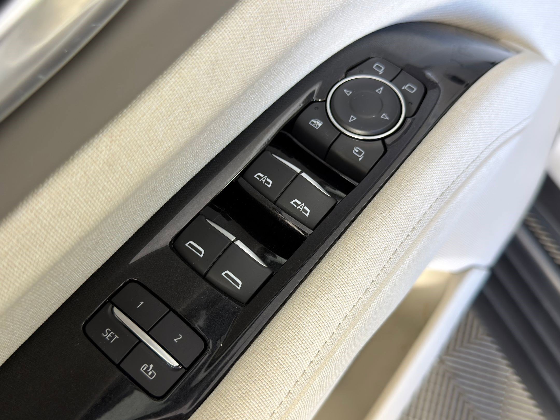 Used 2024 Cadillac Escalade Premium Luxury Platinum image 21