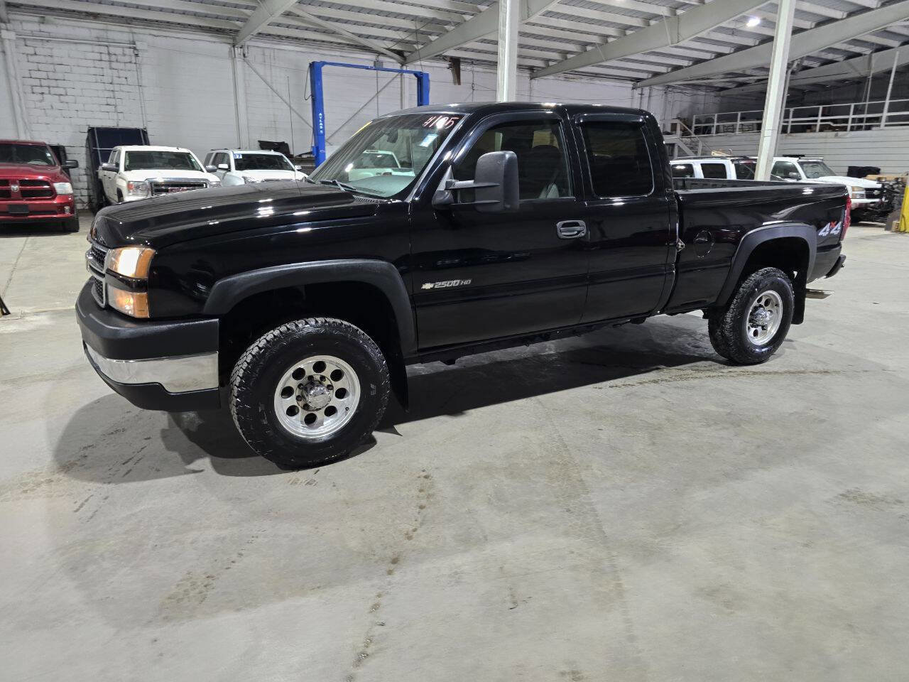 Used 2007 Chevrolet Silverado 2500 LT w/ Snow Plow Prep Package image 1