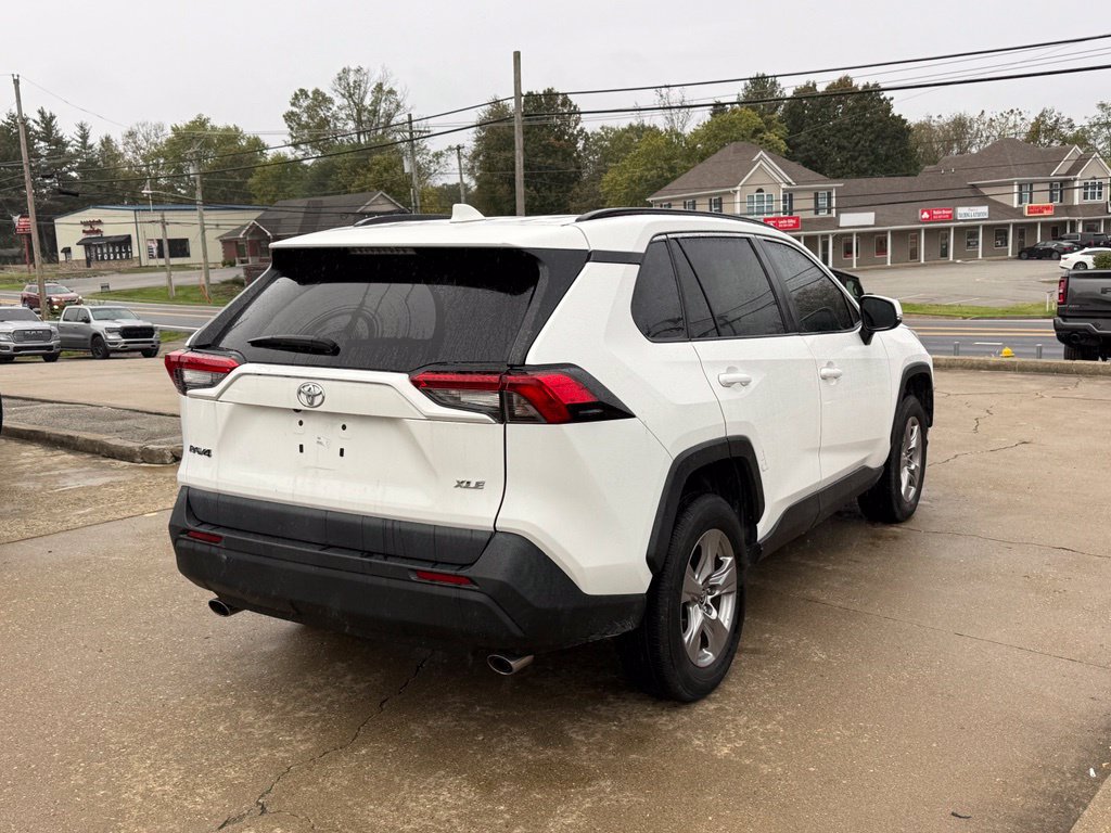 Used 2022 Toyota RAV4 XLE w/ Convenience Package FWD image 6