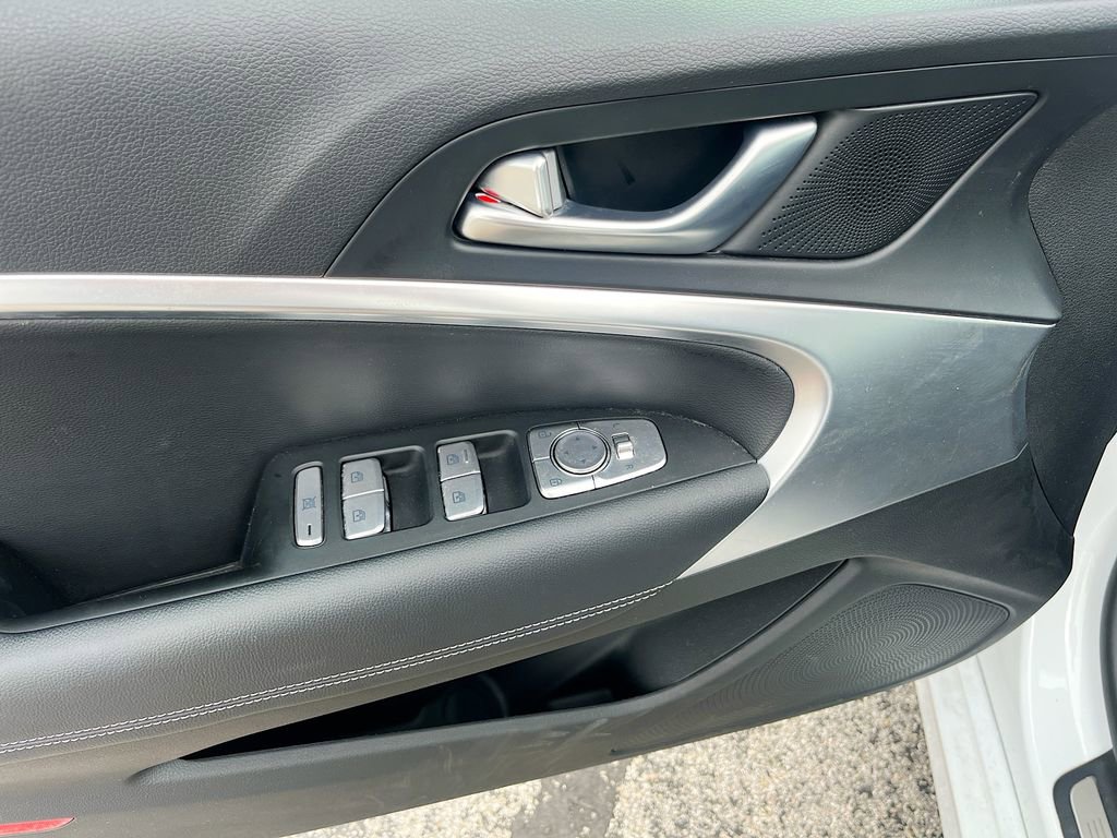 Used 2025 Genesis G70 2.5T RWD image 18