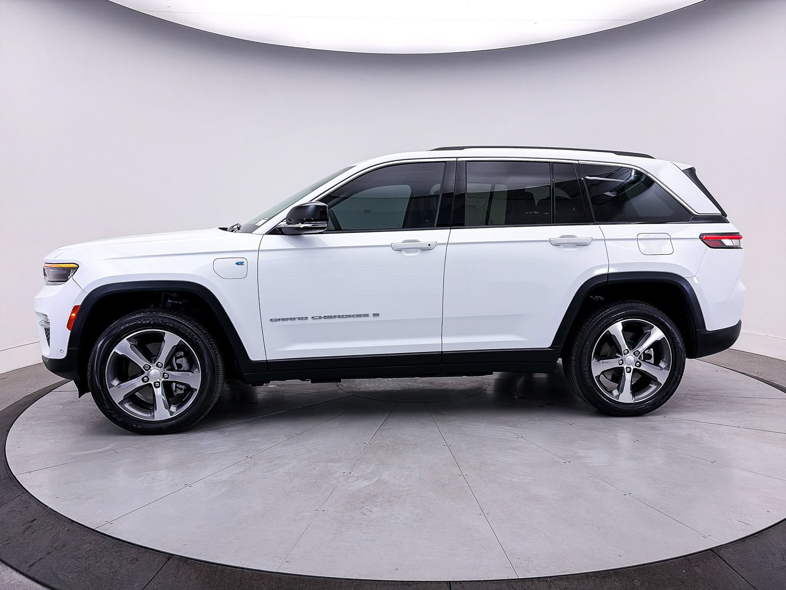 Used 2023 Jeep Grand Cherokee 4WD 4xe w/ Luxury Tech Group II image 46