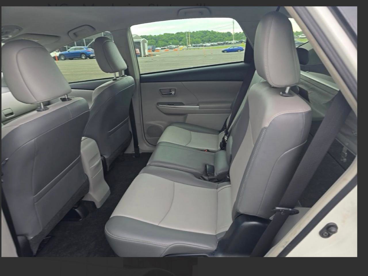 Used 2017 Toyota Prius V Four FWD image 10