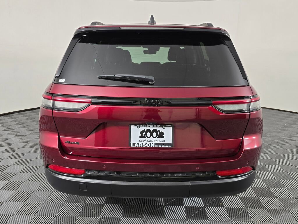 Used 2024 Jeep Grand Cherokee Altitude image 4