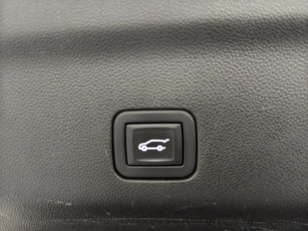 Used 2024 Chevrolet Suburban Premier image 23