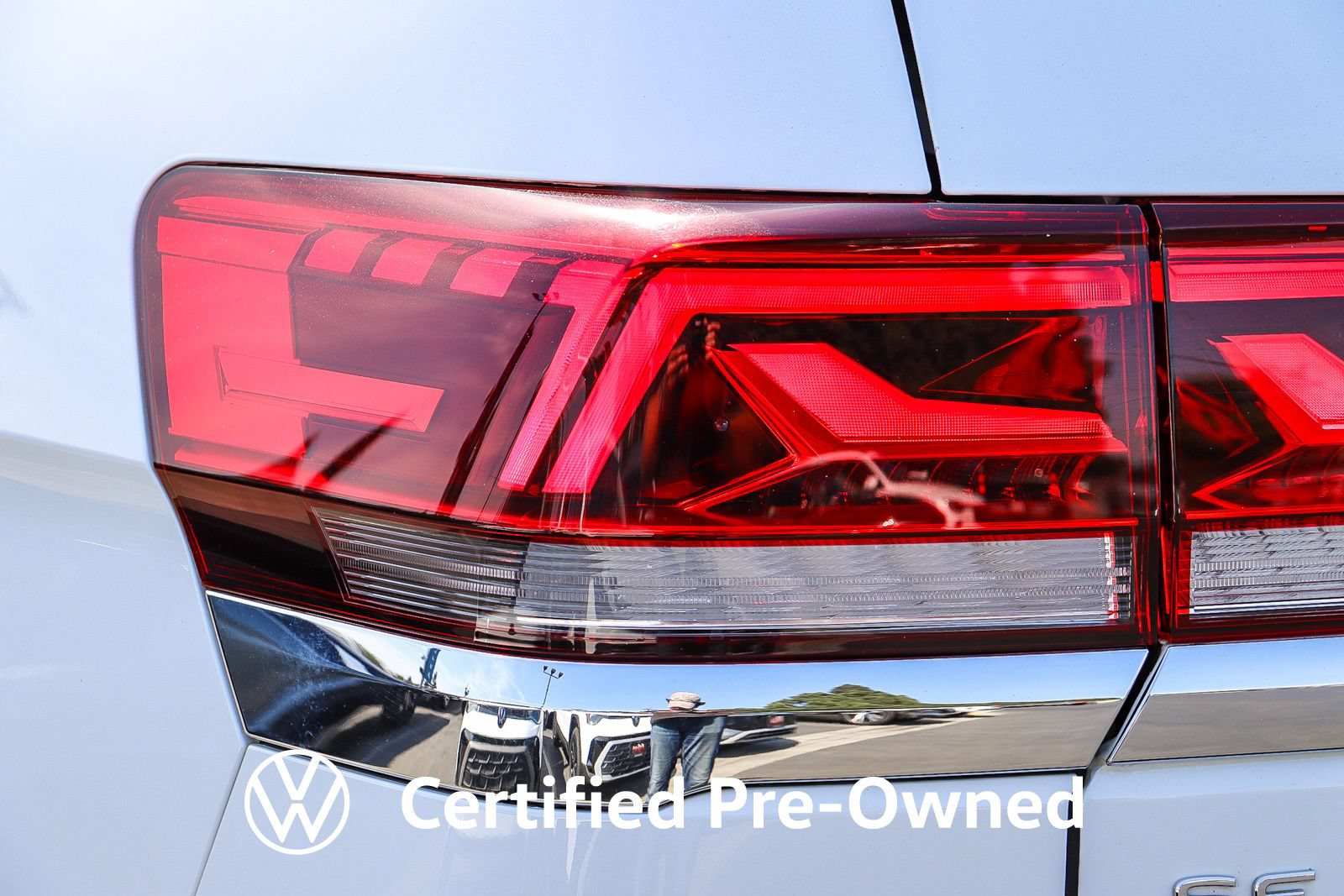 Certified 2023 Volkswagen Atlas SE w/ Black Wheel Package FWD image 10