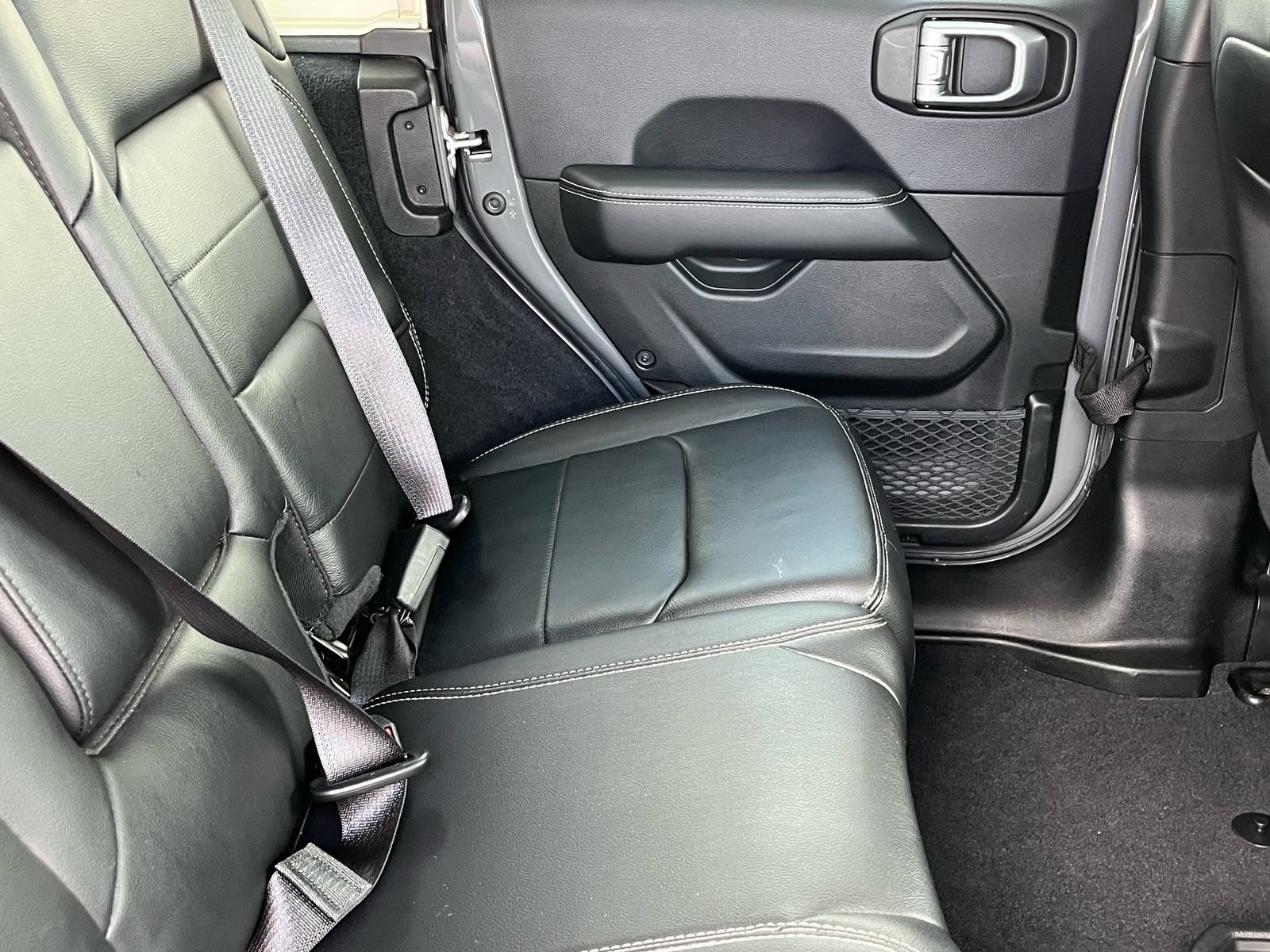 Used 2019 Jeep Wrangler Unlimited Sahara AWD/4WD image 11