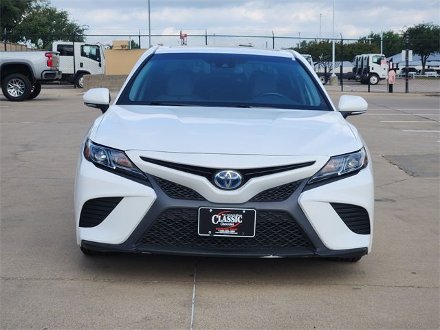 Used 2020 Toyota Camry SE w/ Sunroof Package FWD image 11