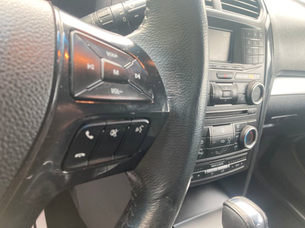 Used 2017 Ford Explorer XLT AWD/4WD image 44