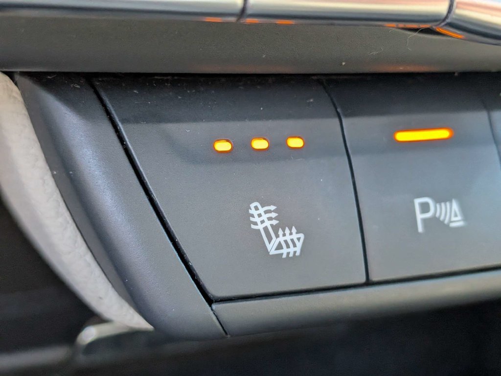 Used 2023 Cadillac XT4 Luxury w/ Cold Weather Package FWD image 26