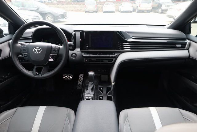Used 2025 Toyota Camry SE image 14