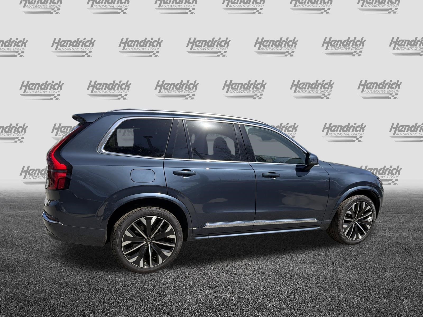 Used 2025 Volvo XC90 B6 Plus image 11