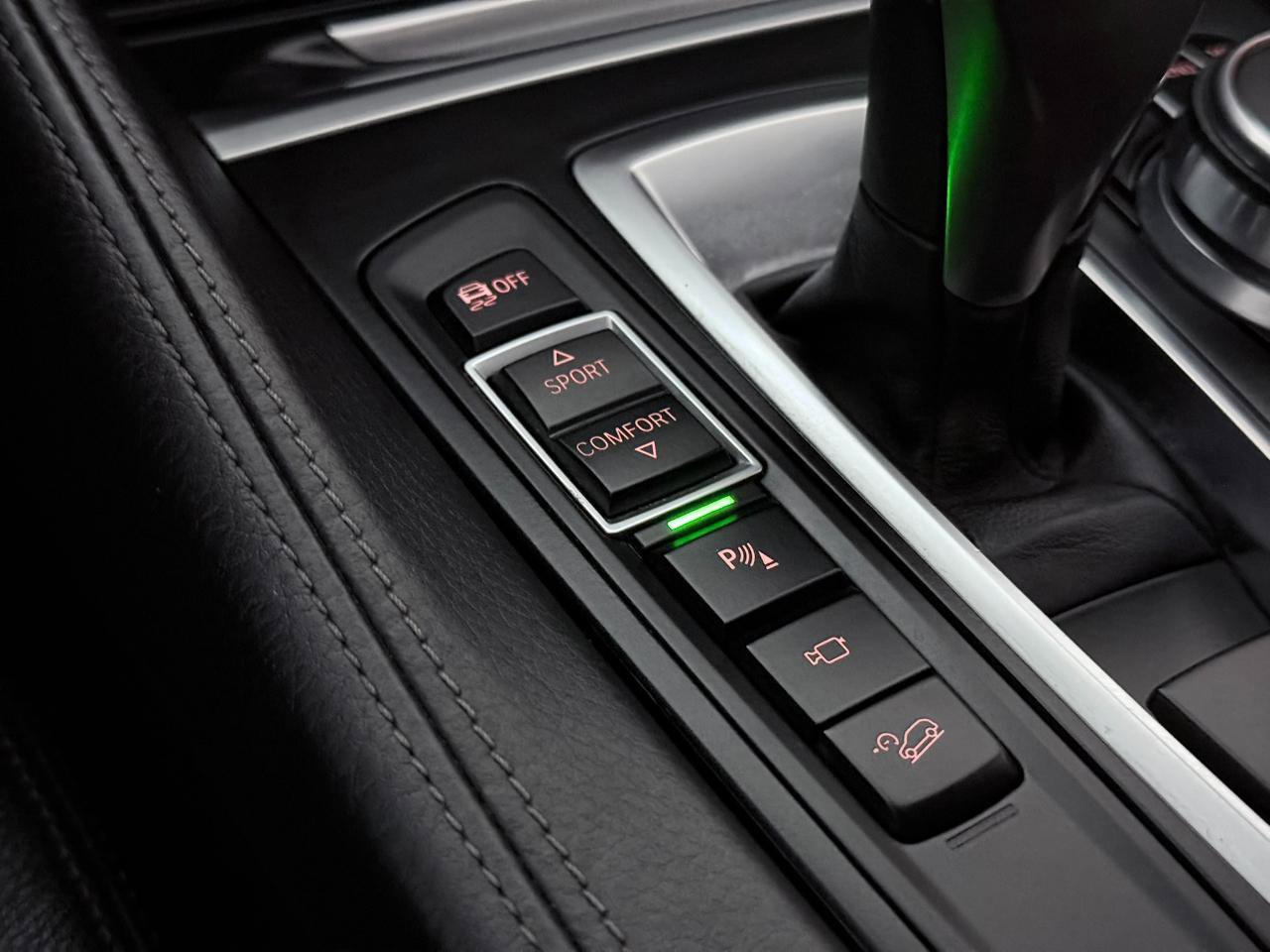 Used 2019 BMW X6 xDrive50i w/ M Sport Package image 38