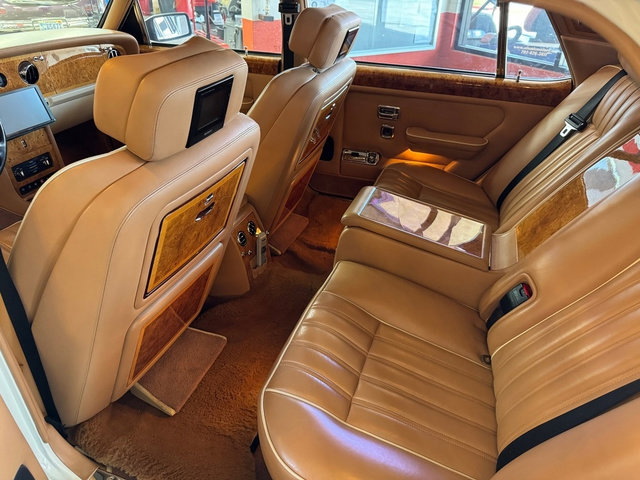 Used 1996 Rolls-Royce Silver Spur image 17