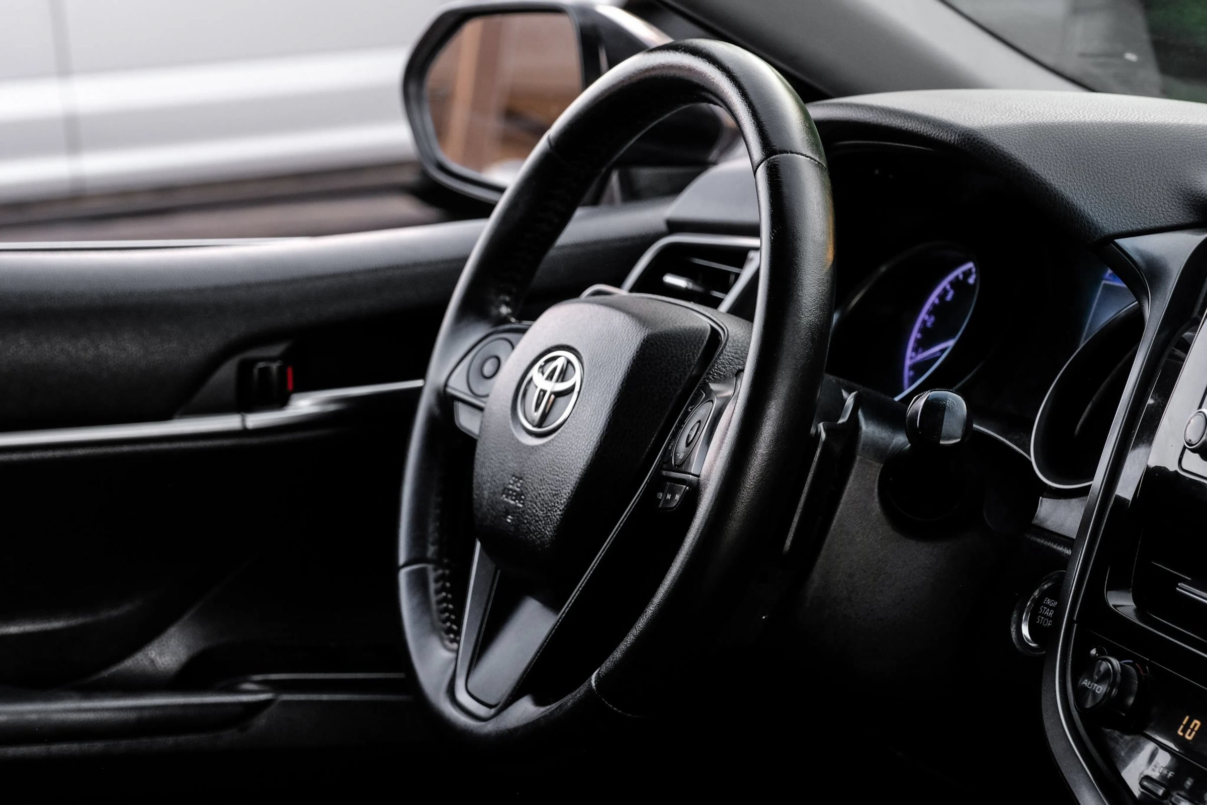 Used 2022 Toyota Camry SE w/ Convenience Package FWD image 16