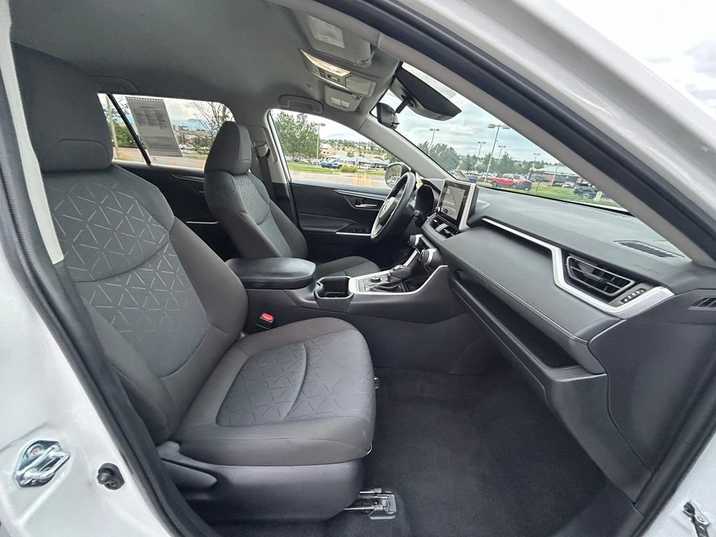 Used 2025 Toyota RAV4 XLE AWD/4WD image 32