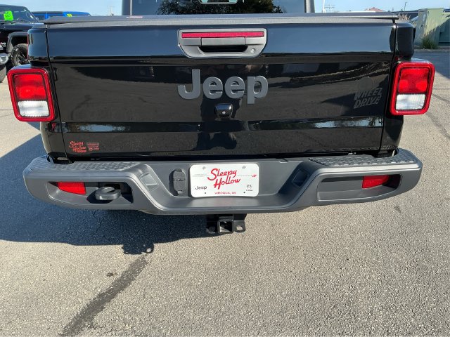 Used 2023 Jeep Gladiator Sport AWD/4WD image 15