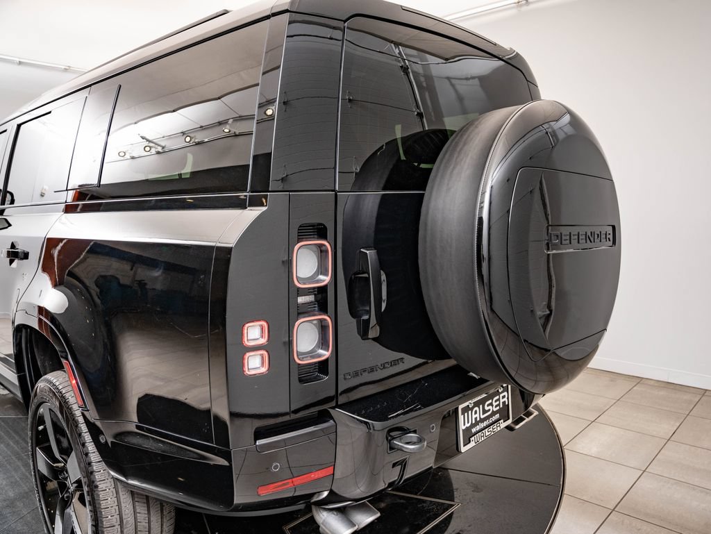 Used 2025 Land Rover Defender 130 V8 AWD/4WD image 19
