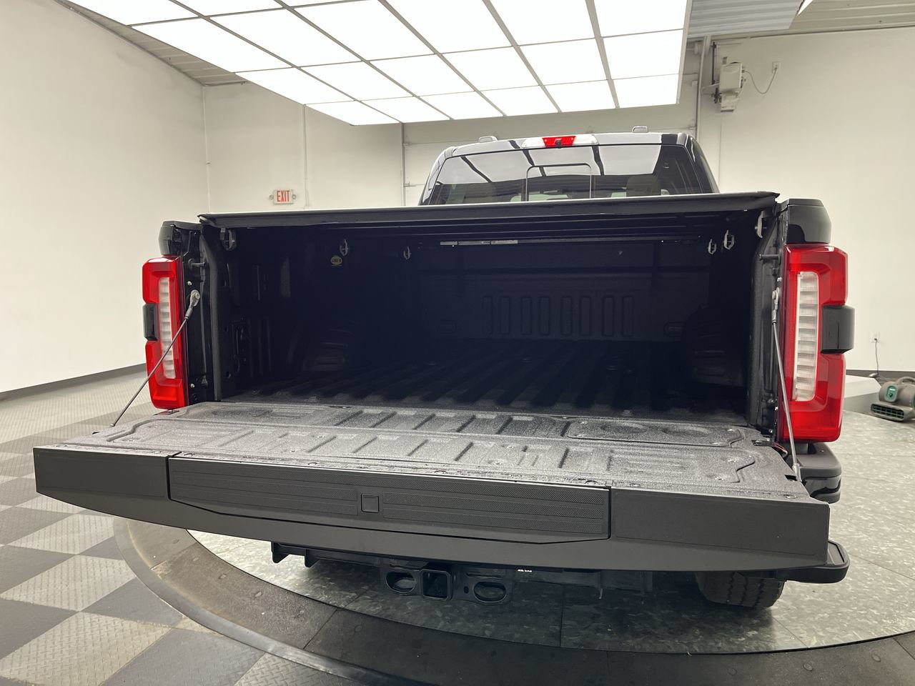 Certified 2024 Ford F250 Lariat w/ Lariat Ultimate Package AWD/4WD image 35