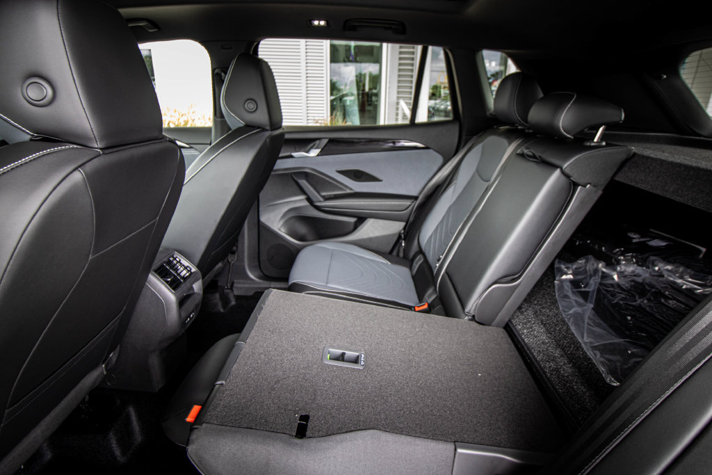 New 2026 Volkswagen Tiguan SE R-Line FWD image 27