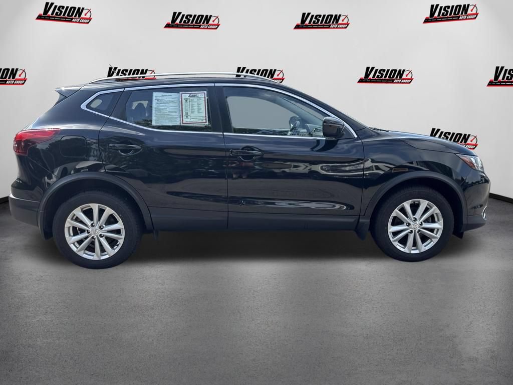Used 2017 Nissan Rogue Sport SV w/ SV All-Weather Package AWD/4WD image 4