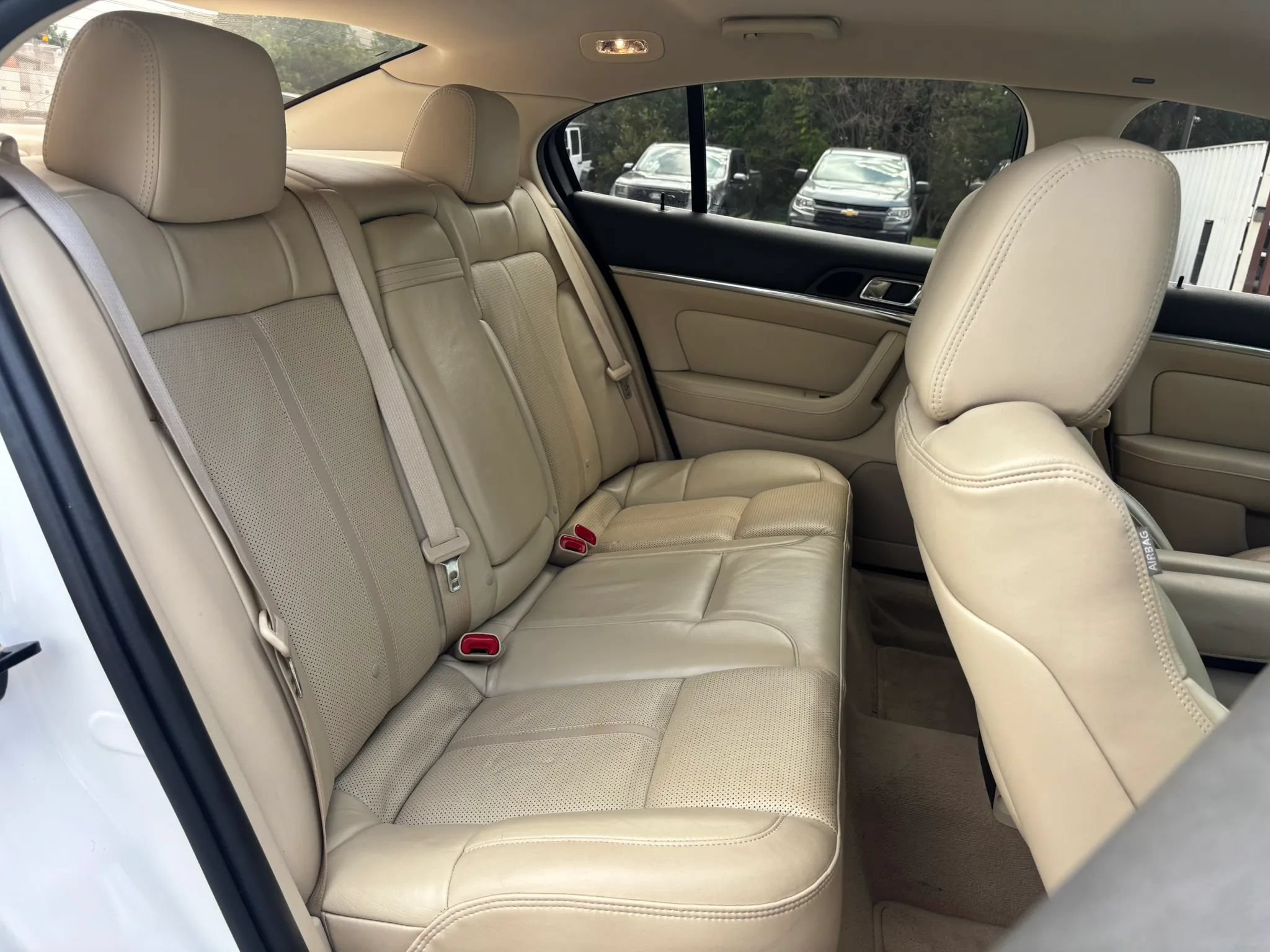 Used 2011 Lincoln MKS FWD image 52