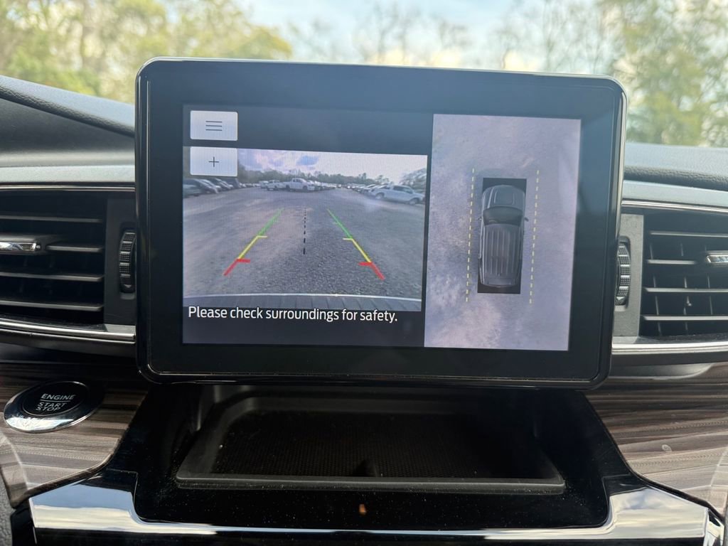 Used 2023 Ford Explorer Limited image 32