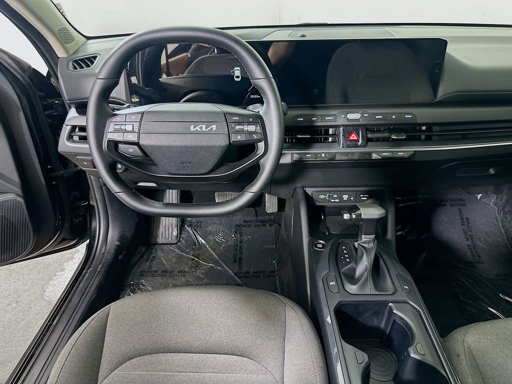 Used 2025 Kia K4 EX image 17