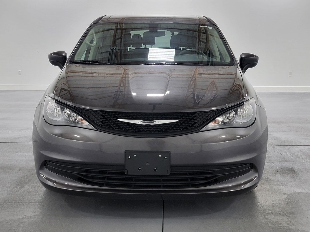 Used 2018 Chrysler Pacifica L FWD image 3