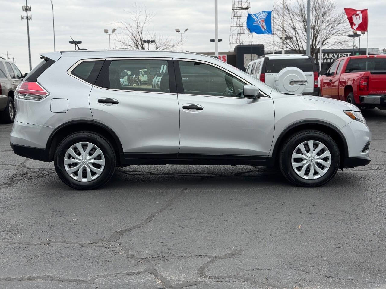 Used 2016 Nissan Rogue S image 4