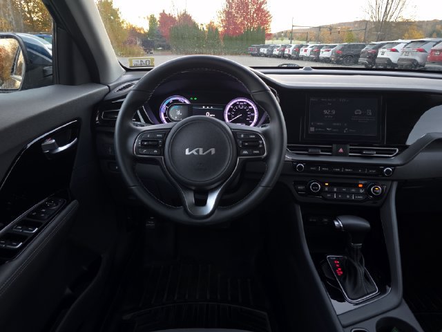 Certified 2022 Kia Niro LXS FWD image 19
