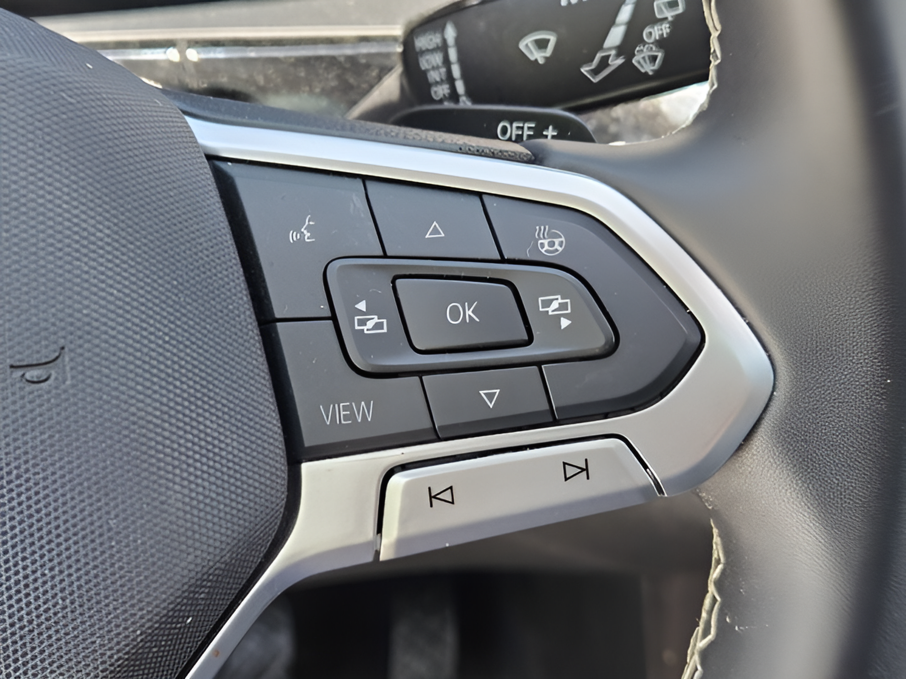 Used 2024 Volkswagen Atlas SEL AWD/4WD image 23