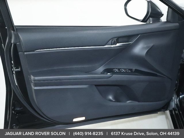 Used 2018 Toyota Camry SE w/ Moonroof Package FWD image 30
