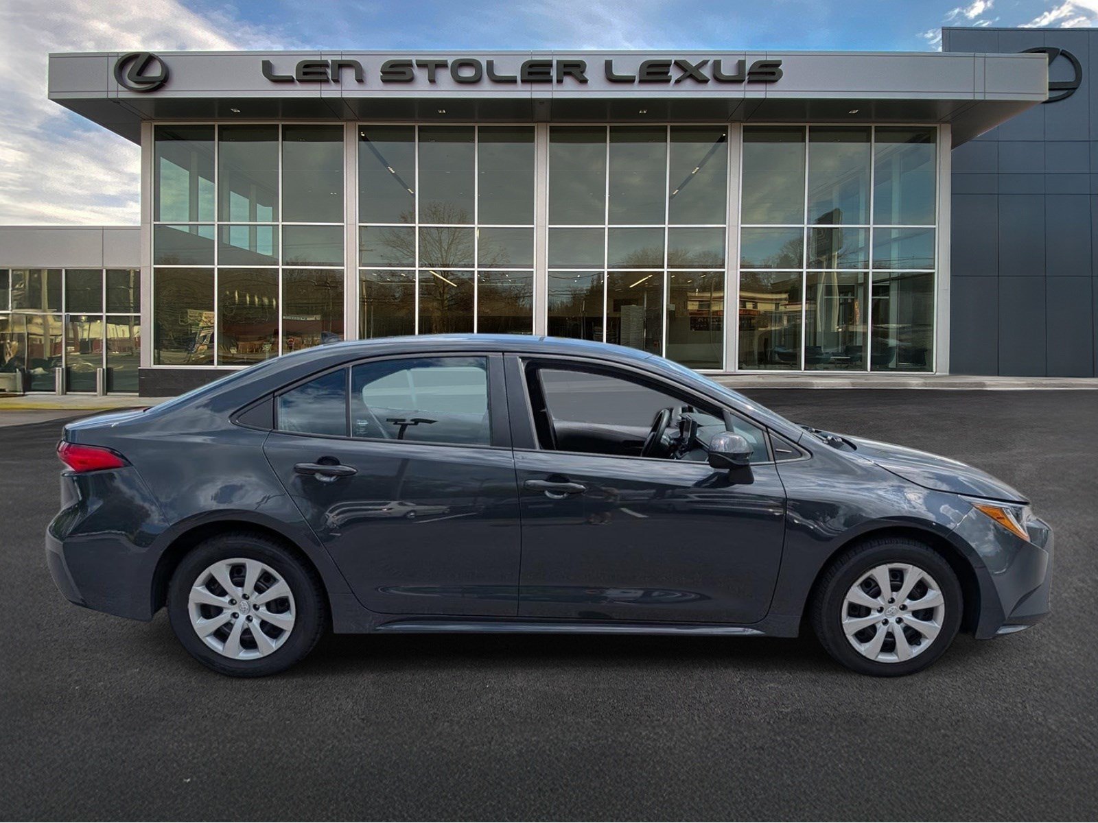 Used 2023 Toyota Corolla LE FWD image 2