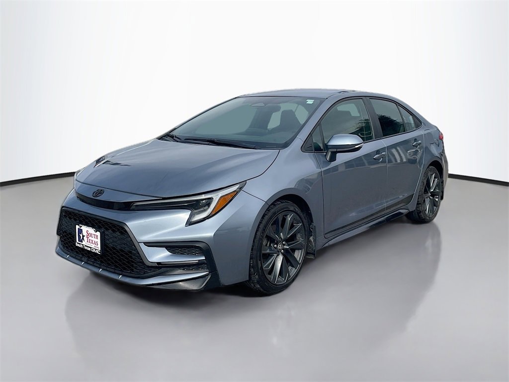 Used 2024 Toyota Corolla SE image 3