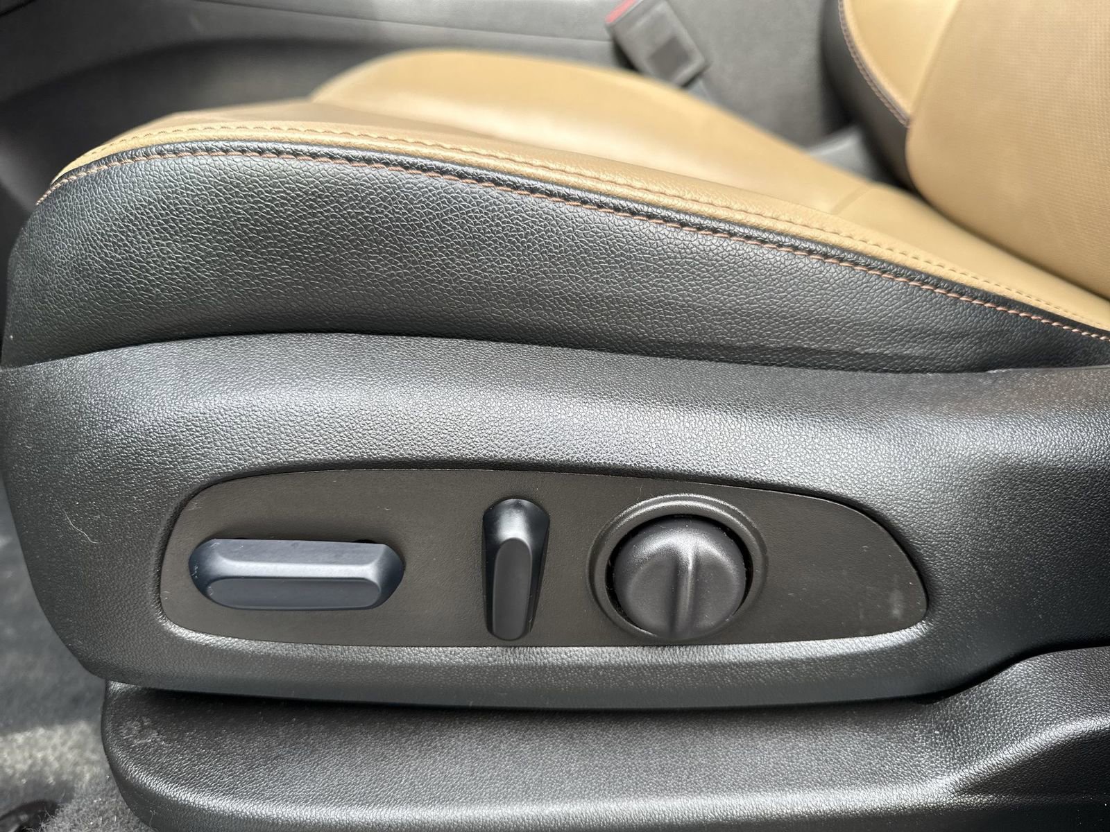 Used 2023 Chevrolet Equinox Premier image 13