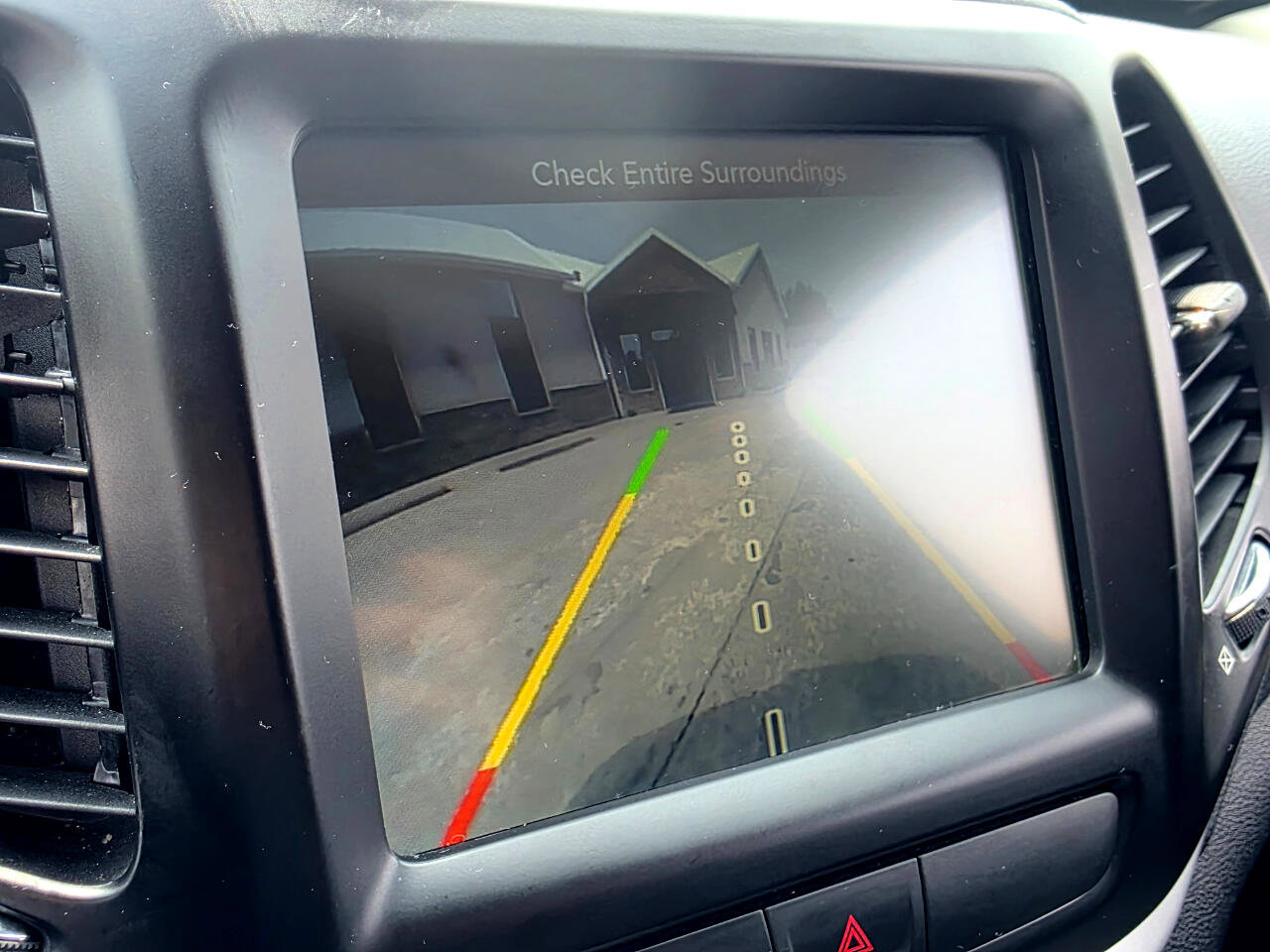 Used 2018 Jeep Cherokee Latitude Plus image 3