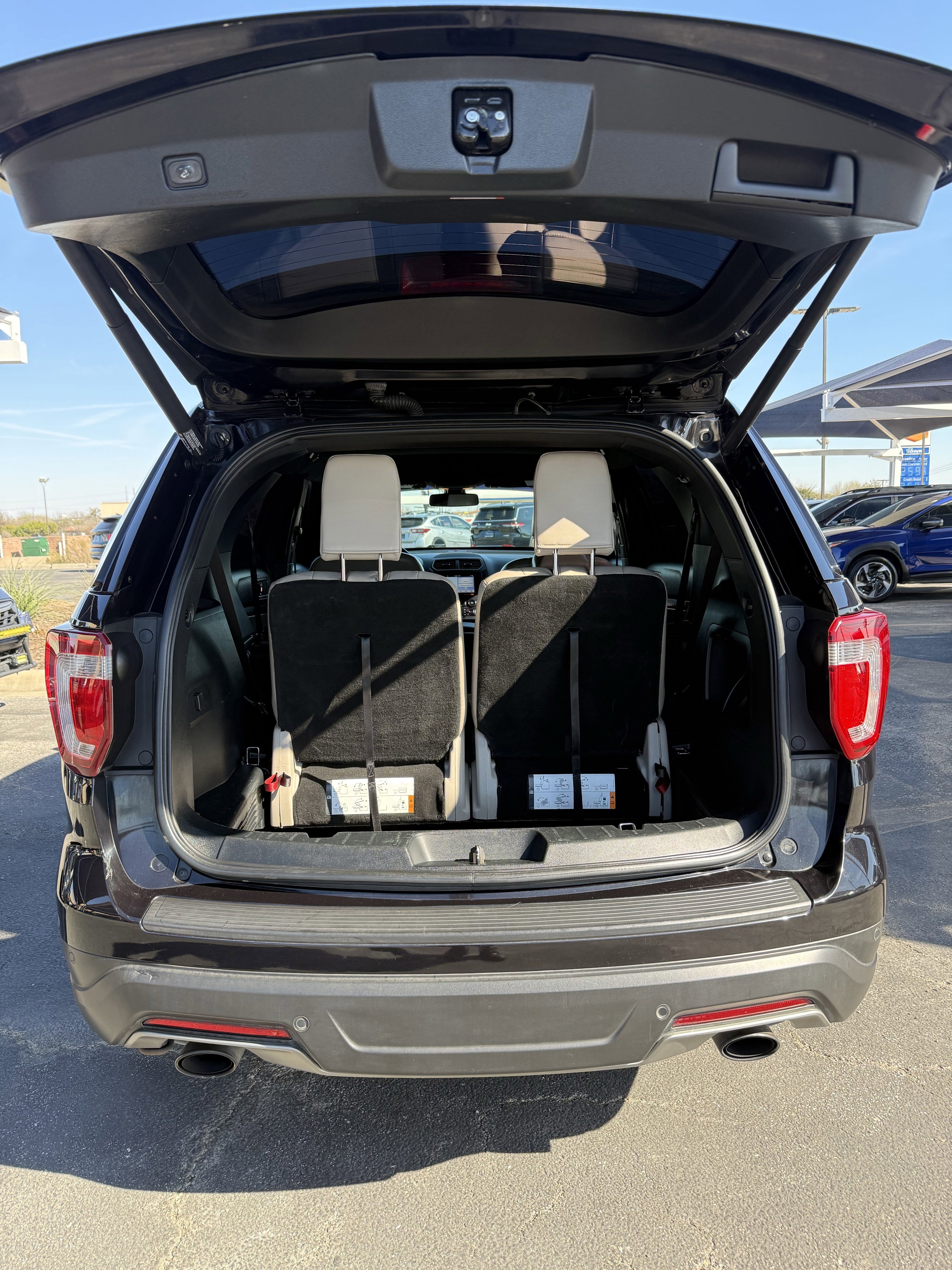 Used 2019 Ford Explorer XLT w/ Equipment Group 202A image 9