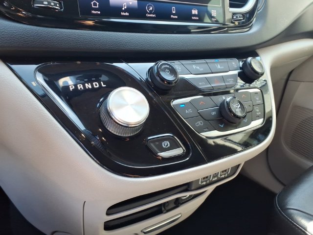 Used 2022 Chrysler Pacifica Touring-L FWD image 14