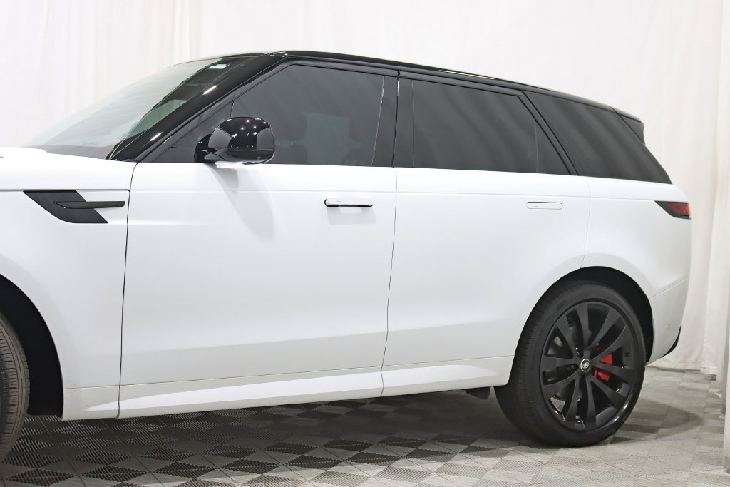 Used 2025 Land Rover Range Rover Sport Dynamic SE AWD/4WD image 4
