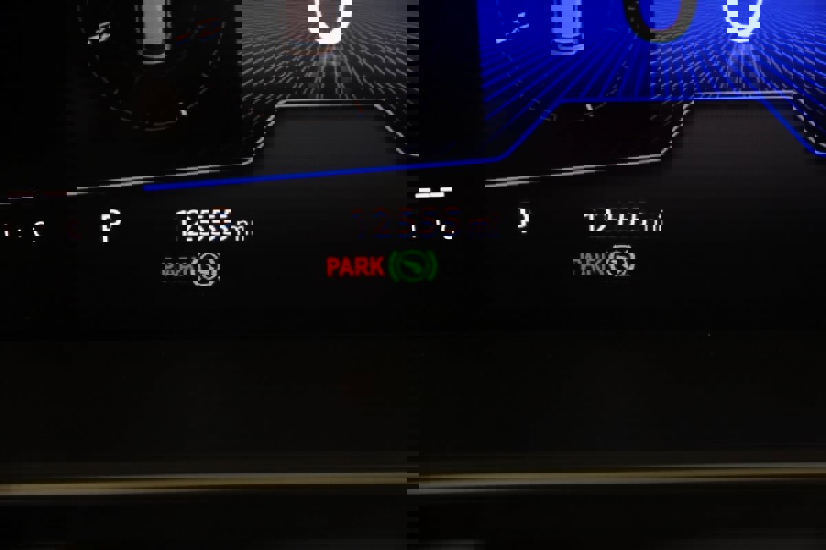 Used 2025 Volkswagen Jetta SE image 33