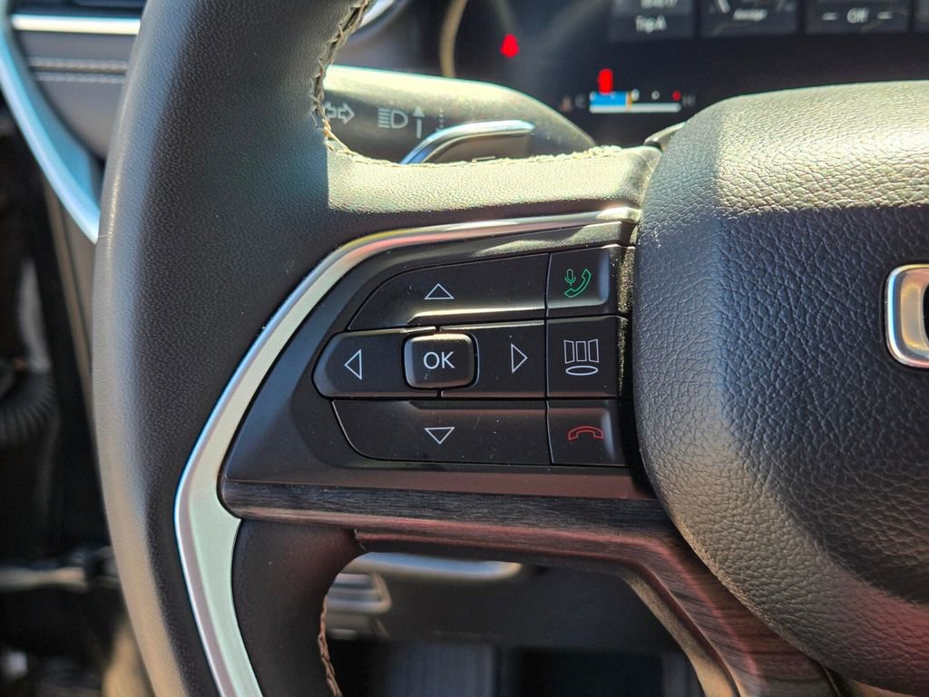 Used 2024 Jeep Grand Cherokee Limited AWD/4WD image 17