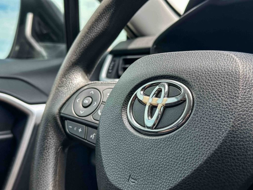 Used 2020 Toyota RAV4 LE FWD image 29