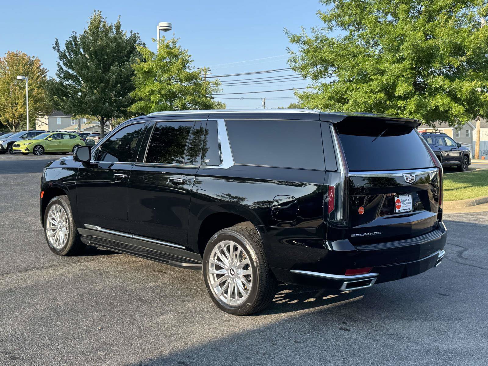 Used 2022 Cadillac Escalade ESV Premium Luxury AWD/4WD image 4